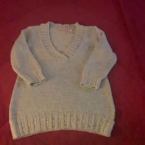 Women’s V neck sweater. DKNY